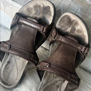 MERRELL Sandals Slip-on Brown Sandals with Cushioned Footbed - Size 8
